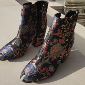 Zara embroidered shoe bootie